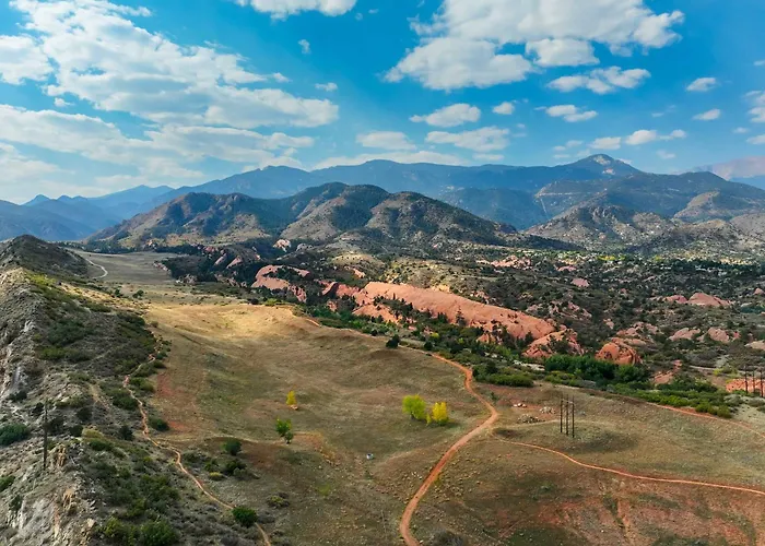 Red Rock Roost - Posh King Studio Hiking Trails